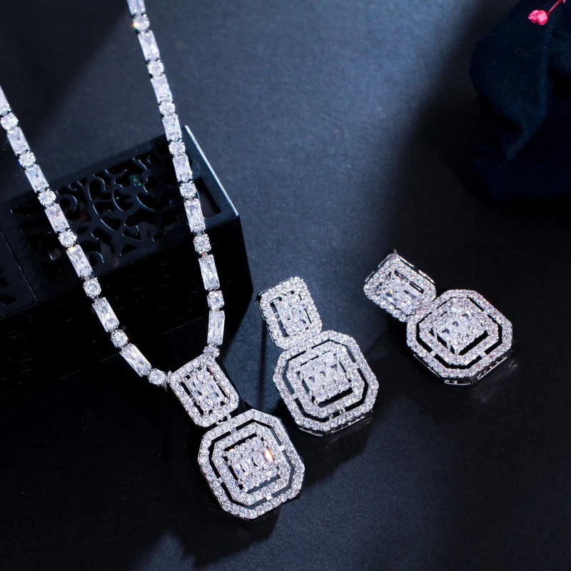 Luxury Bridal Jewelry Set | 4-Piece Silver-Toned Rectangular Diamond-Style Cluster Ensemble - طقم مجوهرات زفاف فاخر | قلادة وأقراط وخاتم وسوار بتصميم ألماس مستطيل