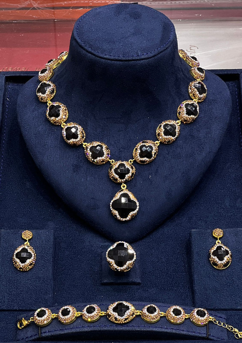 Luxury Vintage Jewelry Set | 4-Piece Gold-Toned Black Quatrefoil Necklace Earrings Ring Bracelet - طقم مجوهرات عتيق فاخر | قلادة وأقراط وخاتم وسوار بتصميم براند منقوش بأحجار سوداء